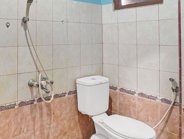 فندق Oyo 90487 Wisma Kuta Karang Baru