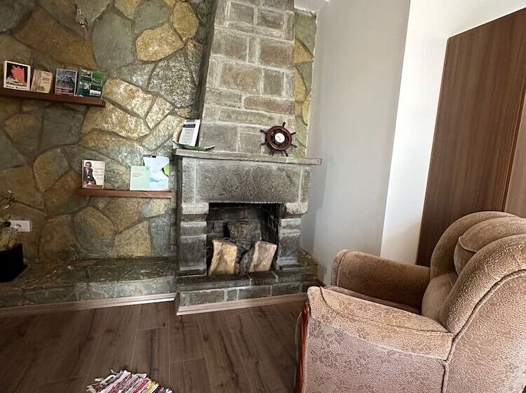 بنسيون Guesthouse Shtëpia Ime