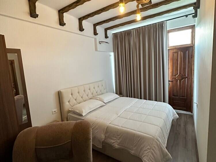 بنسيون Guesthouse Shtëpia Ime