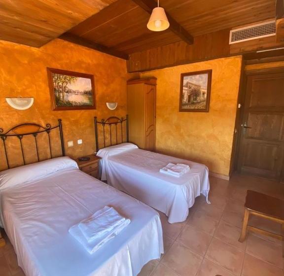 بنسيون Posada Del Cid