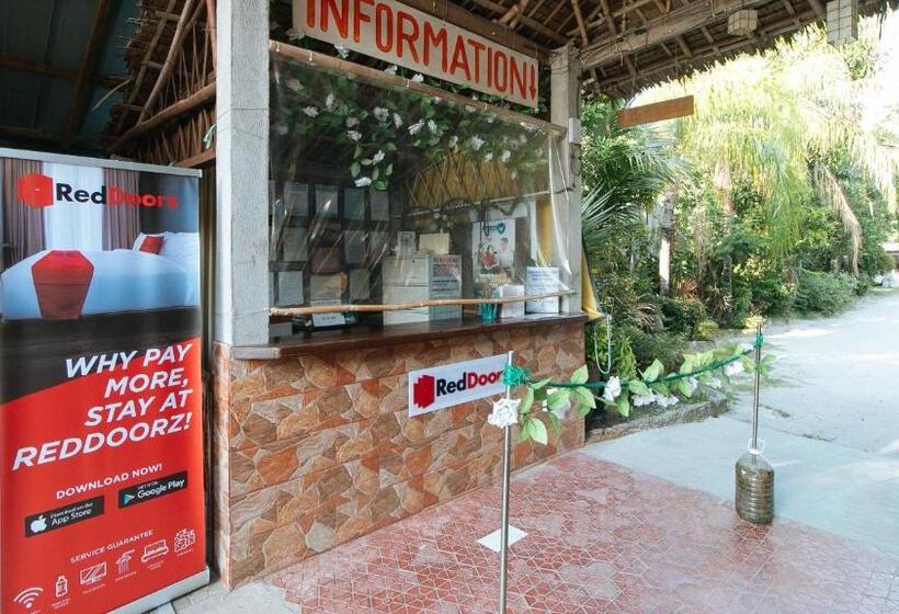 هتل Reddoorz Hostel At Megans Paradisio Beach Resort