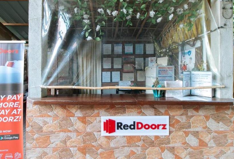 هتل Reddoorz Hostel At Megans Paradisio Beach Resort
