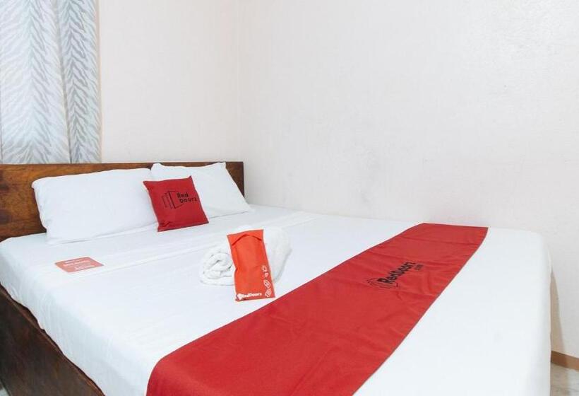 هتل Reddoorz Hostel At Megans Paradisio Beach Resort