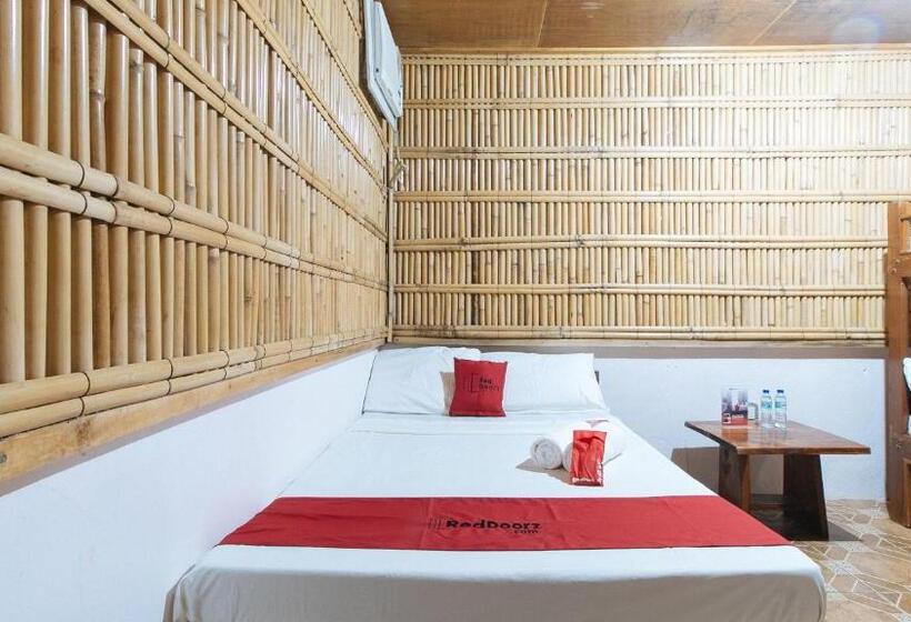 هتل Reddoorz Hostel At Megans Paradisio Beach Resort