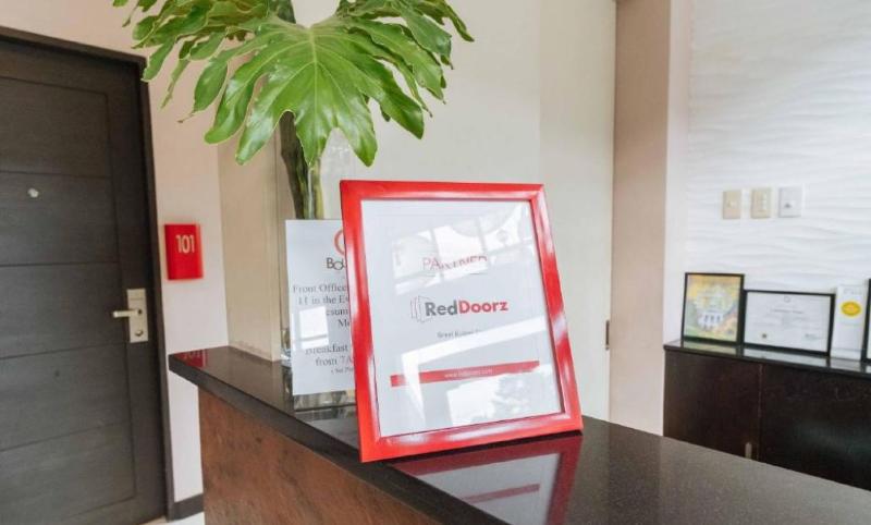 هتل Reddoorz Hostel At Megans Paradisio Beach Resort