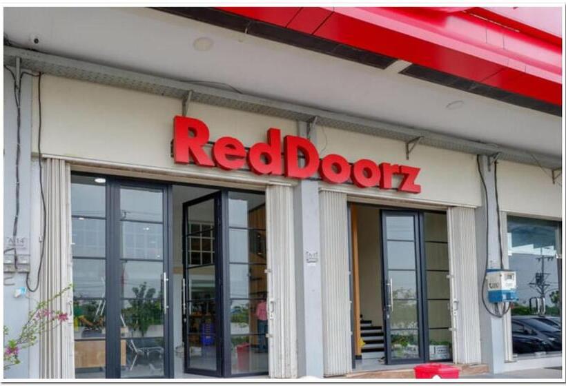 هتل Reddoorz Plus @ Madukoro Raya Semarang