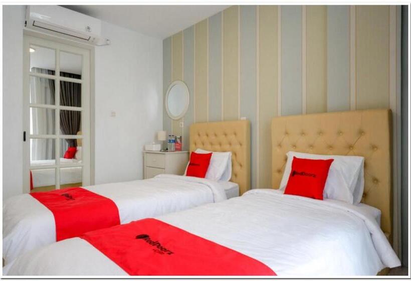 هتل Reddoorz Plus @ Madukoro Raya Semarang