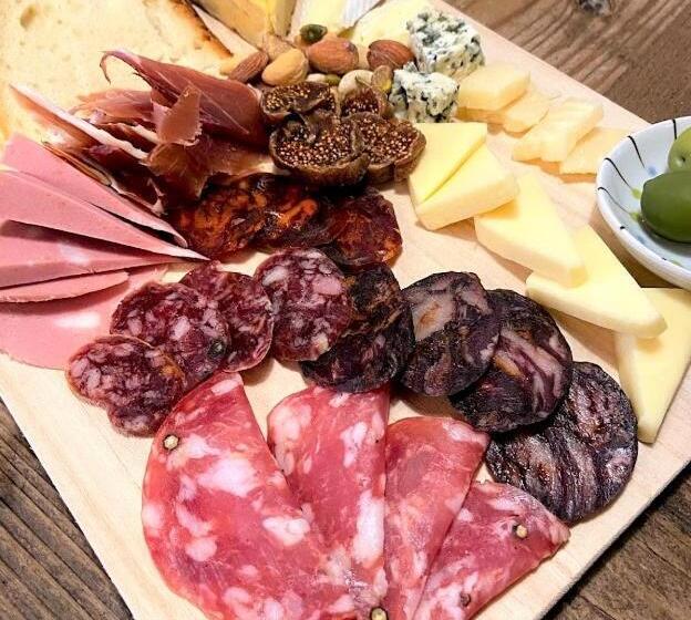 بنسيون Okiya Guest House & Tapas Bar