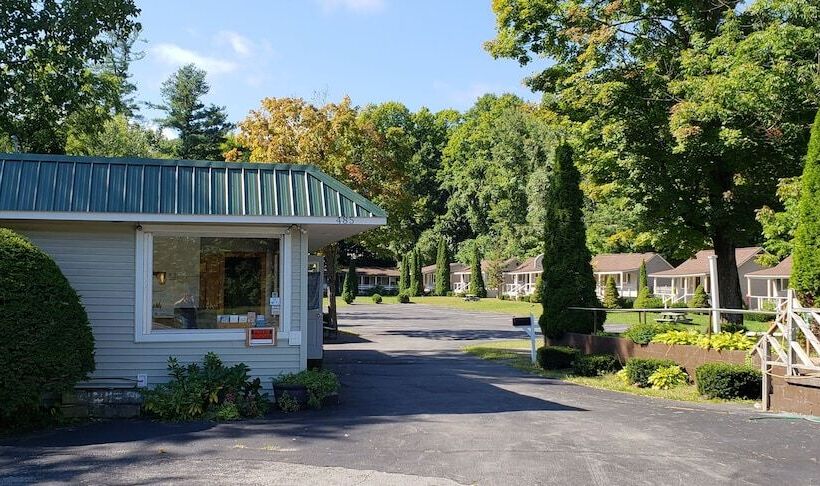 Adirondack Oasis Motel