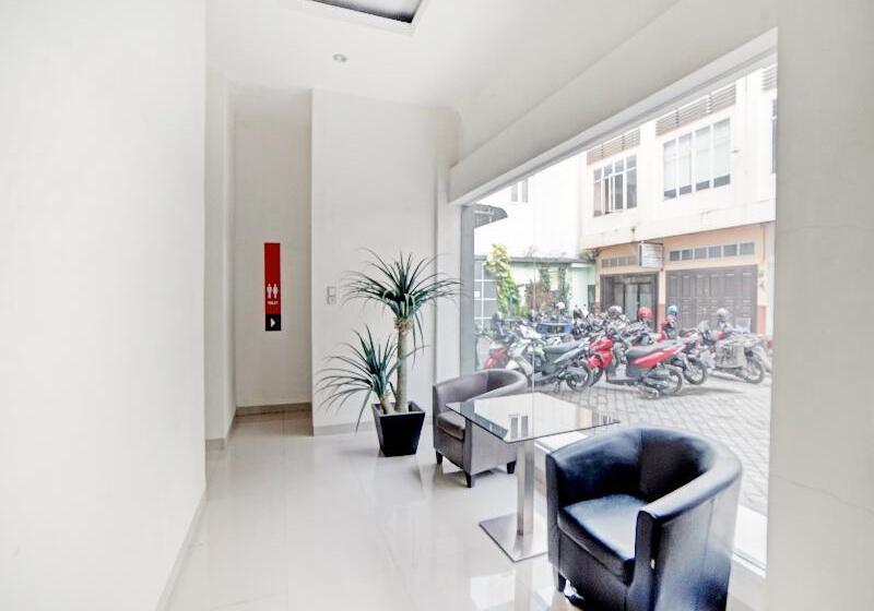 هتل Reddoorz At Jalan Stm Medan 2