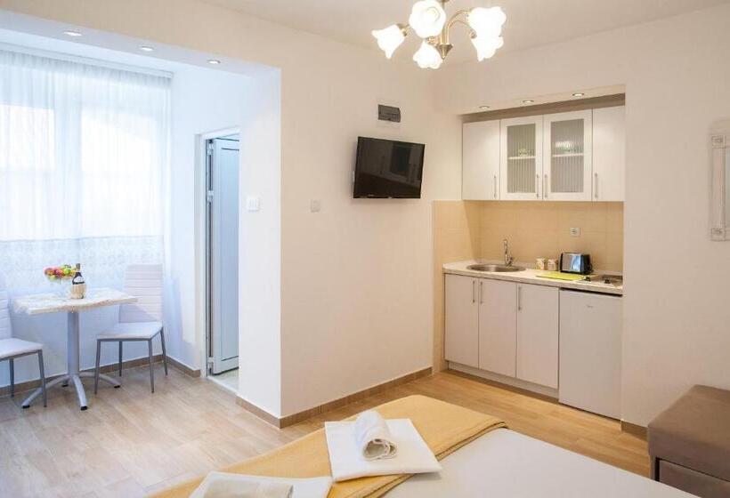 پانسیون Apartments & Rooms Jelka