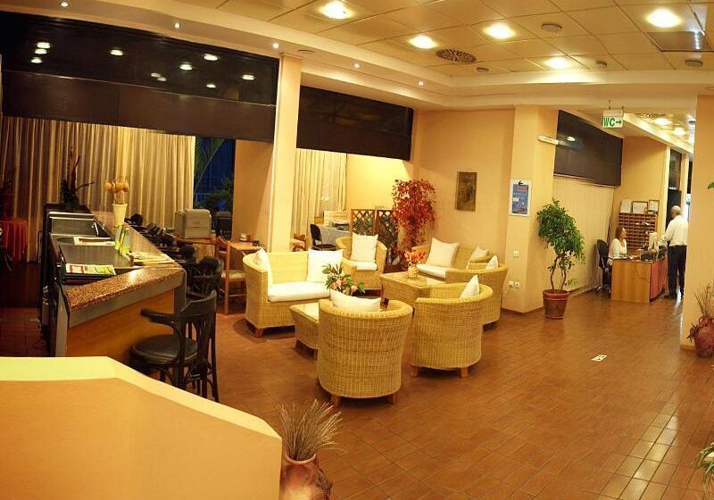 هتل Caravel Apartment