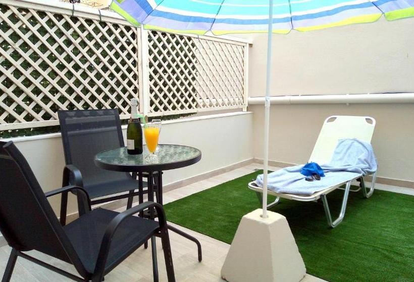 هتل Caravel Apartment