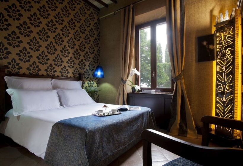 فندق Castel Porrona Relais & Spa