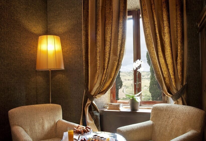 فندق Castel Porrona Relais & Spa
