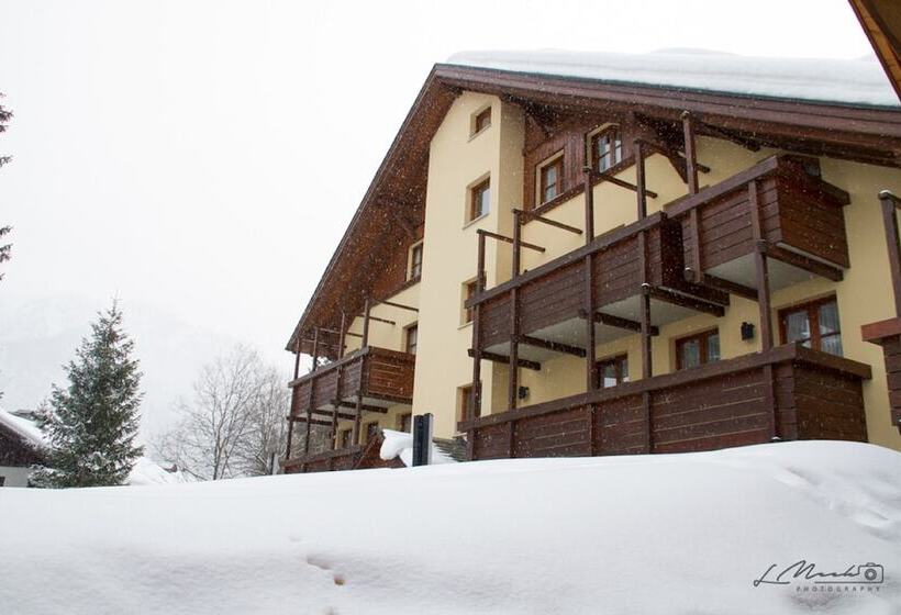 هتل Nevesole Folgarida Resort Apart