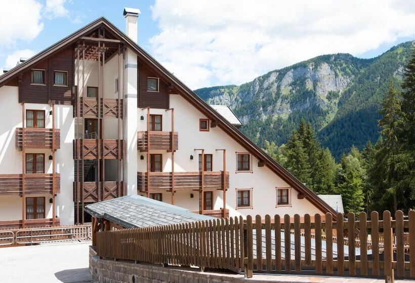 هتل Nevesole Folgarida Resort Apart