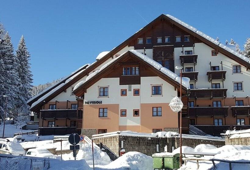 هتل Nevesole Folgarida Resort Apart