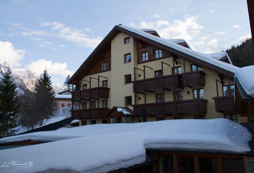 هتل Nevesole Folgarida Resort Apart
