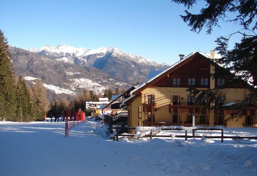 هتل Nevesole Folgarida Resort Apart