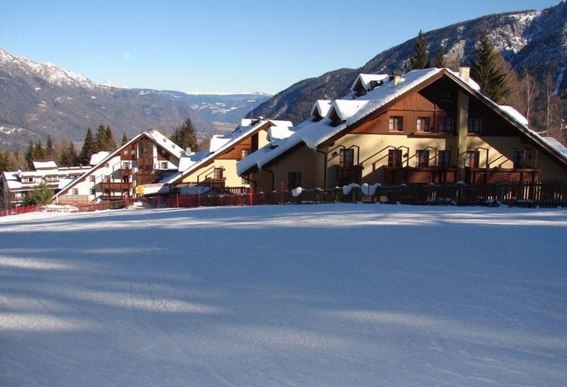 هتل Nevesole Folgarida Resort Apart