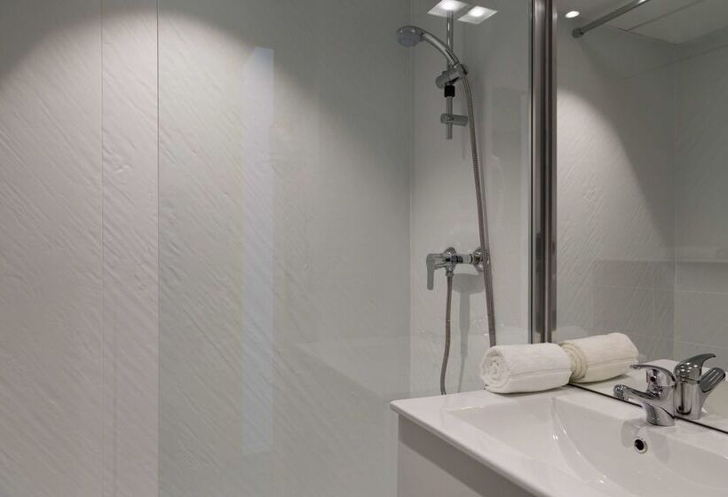 בית מלון כפרי The Originals City, Hôtel Agora, Nantes Ouest