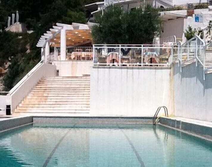 هتل Villa Scapone