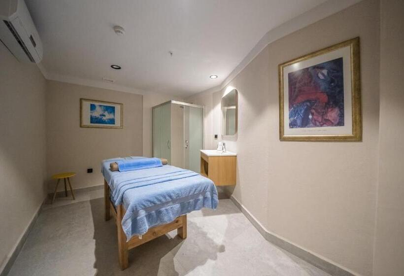 هتل Premier Nergis Beach & Spa