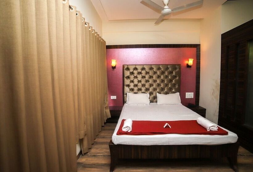 Отель Seashell Beach Resort