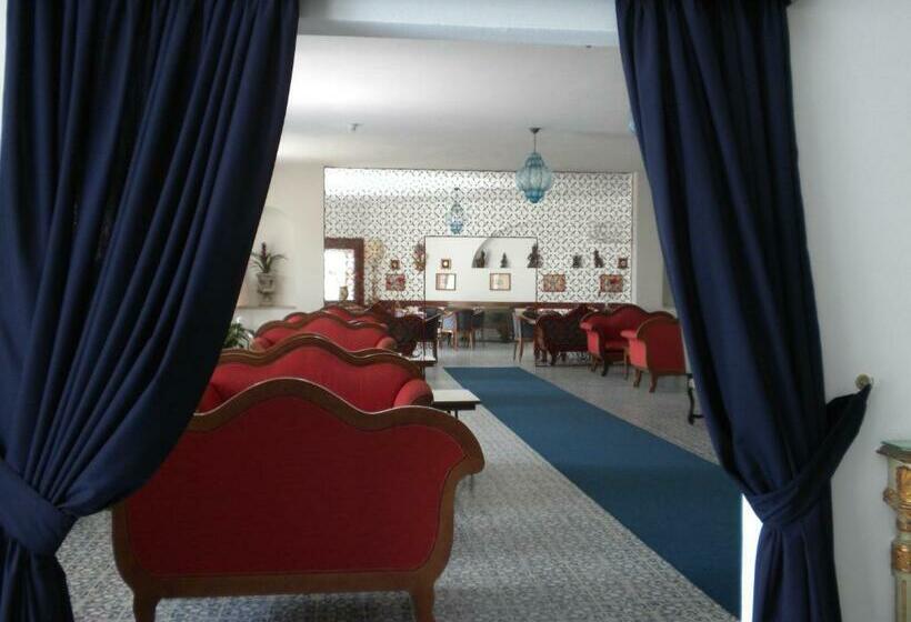 هتل Arathena Rocks