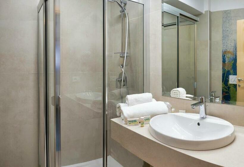 هتل Arathena Rocks