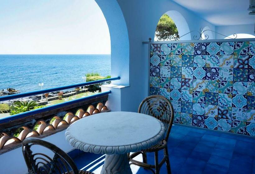 هتل Arathena Rocks