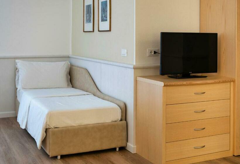 هتل Arathena Rocks