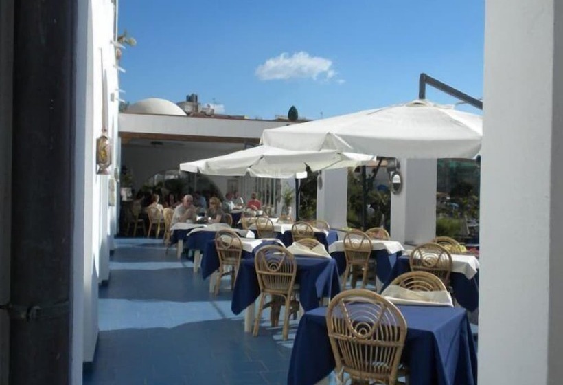 هتل Arathena Rocks