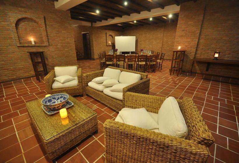 Hotel El Vino  Suites