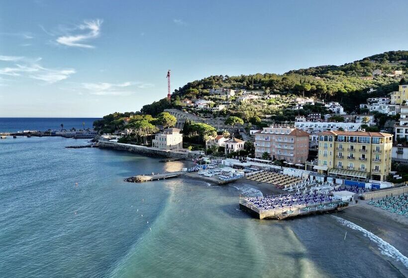 Hotel Golfo E Palme