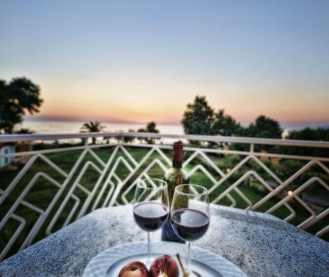 酒店 Irida Beach Resort Suites