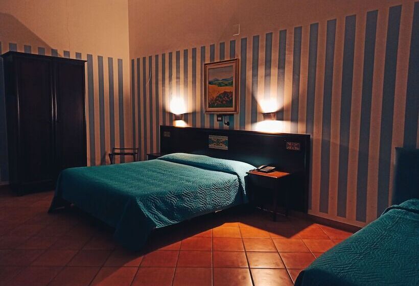 هتل Plaza Caltanissetta