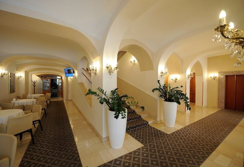 هتل Prince De Ligne