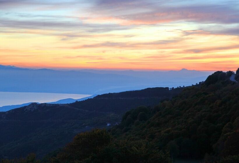 בית מלון כפרי Tasia