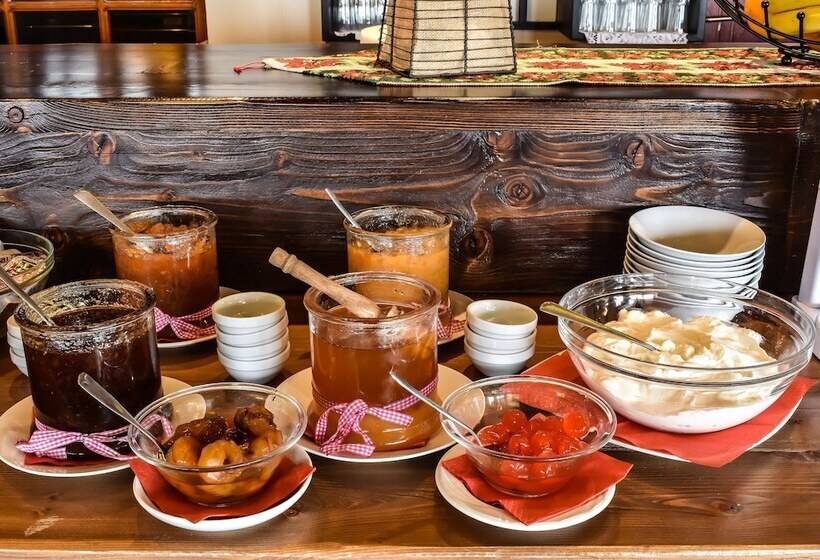 בית מלון כפרי Tasia