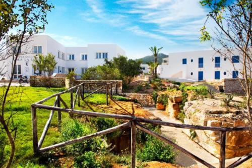 هتل Resort Cala La Luna