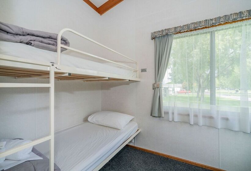 فندق Coromandel Shelly Beach Top 10 Holiday Park
