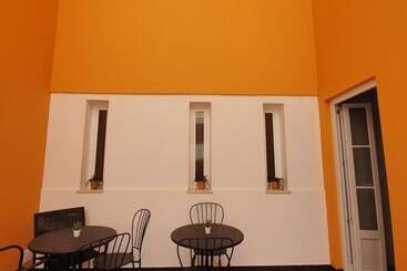 پانسیون Inn Faro Casa Amarela Guest House
