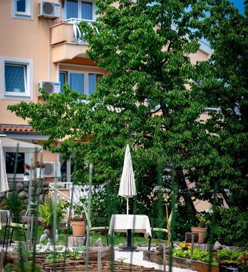 پانسیون Villa Nada