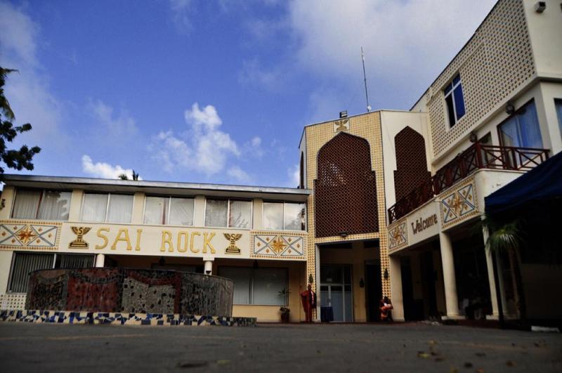 Sai Rock Beach Hotel & Spa