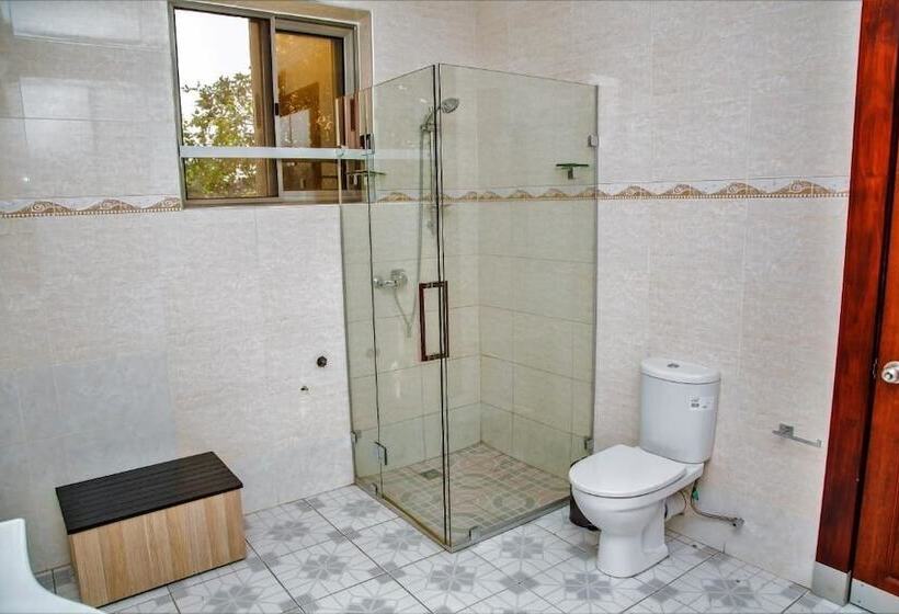 Zircon Hotel Gh