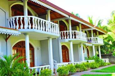 هتل Bougain Villa By Tree