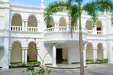 هتل Bougain Villa By Tree