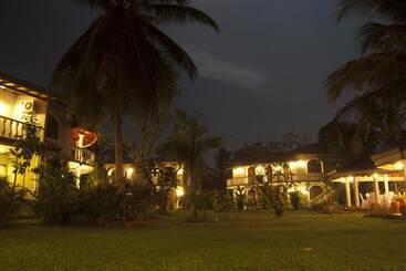 هتل Bougain Villa By Tree